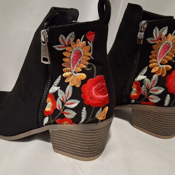 Floral Embroidered Black Ankle Boots Swade Size 8 - Picture 3 of 7